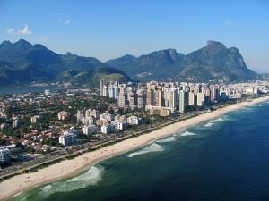 Praia da Barra e Montanhas do Parque Nacional da Tijuca 300x225 - Barra da Tijuca - Um bairro da Cidade do Rio de Janeiro - Cidade Maravilhosa